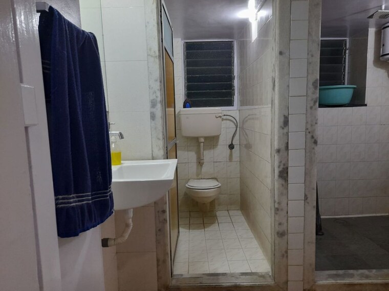 Bathroom, dadar west 1.5 Bedroom 675 Sq.Ft. Villa In Dadar West Mumbai 10024019