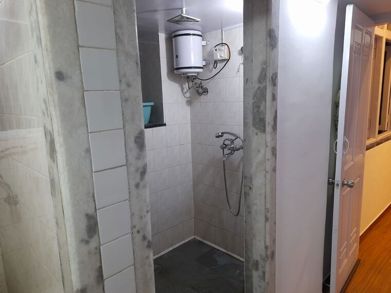Bathroom, dadar west 1.5 Bedroom 675 Sq.Ft. Villa In Dadar West Mumbai 10024019