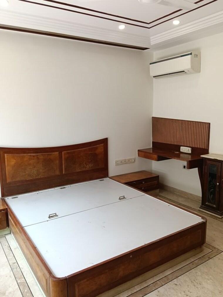 Room, exclusive-apartment 2 Bedroom 850 Sq.Ft. Apartment In Santacruz West Mumbai 10024039