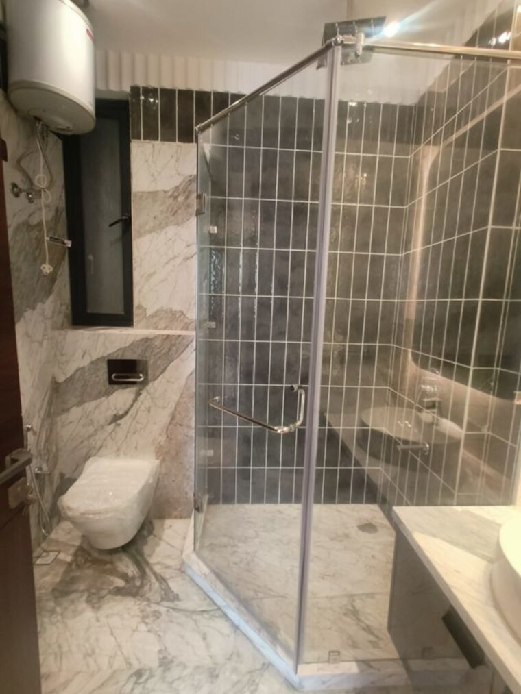 Bathroom, greater kailash i 3 Bedroom 1872 Sq.Ft. Builder Floor In Greater Kailash I Delhi 10024045