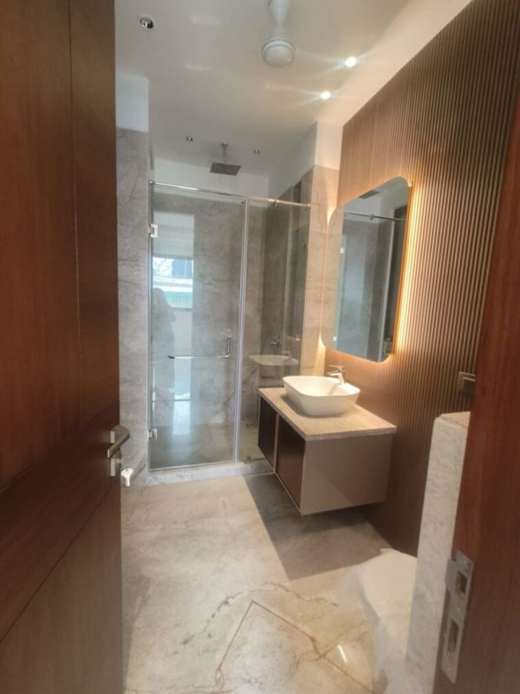 Bathroom, greater kailash i 3 Bedroom 1872 Sq.Ft. Builder Floor In Greater Kailash I Delhi 10024045