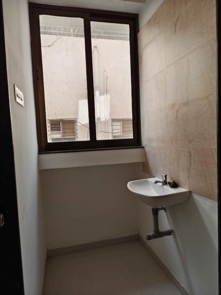 Attached Bathroom, ashwin nagar Commercial Office Space 2300 Sq.Ft. In Ashwin Nagar Nashik 9321999