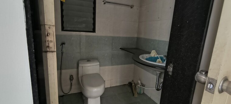 Bathroom, nanded 2.5 Bedroom 900 Sq.Ft. Apartment In Nanded Pune 10024054