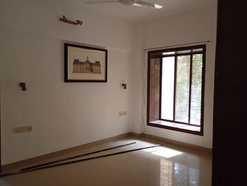 Room in 3 BHK Apartment at Juhu – for Rent