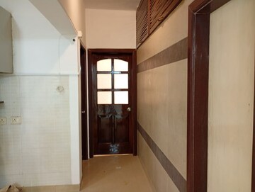 Room in 3 BHK Apartment at Juhu – for Rent