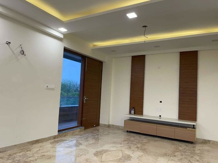 Room, parklands 4 Bedroom 350 Sq.Yd. Builder Floor In Sector 85 Faridabad 10024049