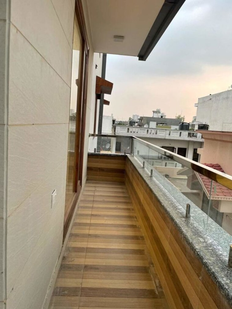 Balcony, parklands 4 Bedroom 350 Sq.Yd. Builder Floor In Sector 85 Faridabad 10024049