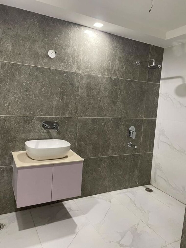 Bathroom, parklands 4 Bedroom 350 Sq.Yd. Builder Floor In Sector 85 Faridabad 10024049