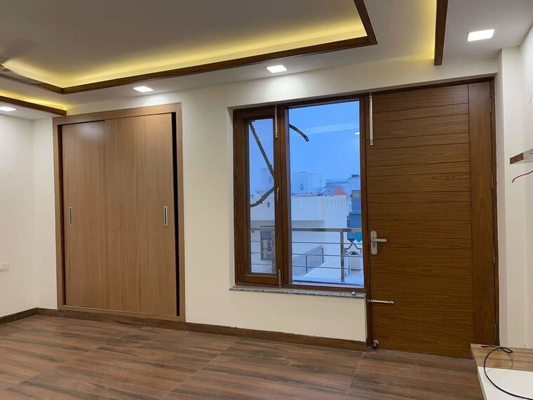 Room, parklands 4 Bedroom 350 Sq.Yd. Builder Floor In Sector 85 Faridabad 10024049
