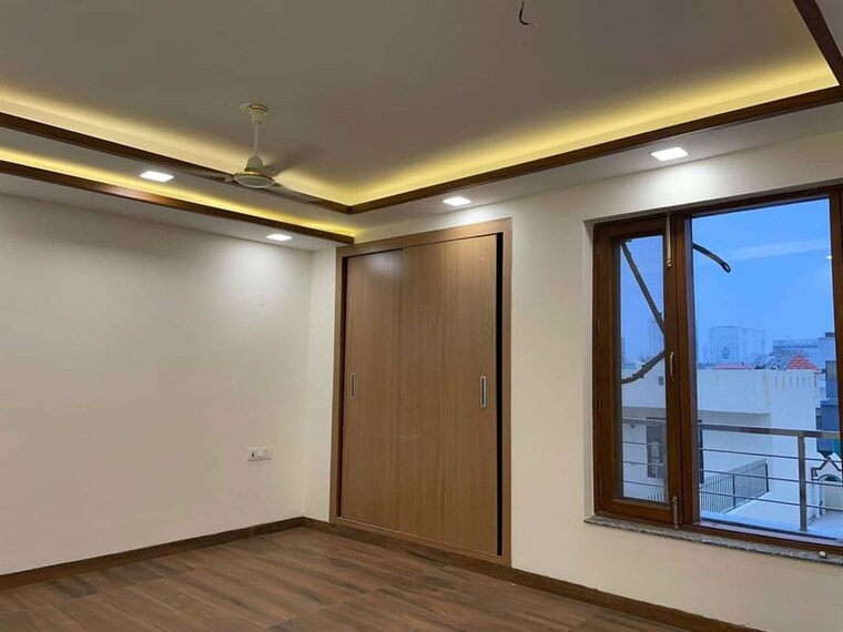 Room, parklands 4 Bedroom 350 Sq.Yd. Builder Floor In Sector 85 Faridabad 10024049