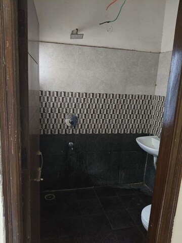 Bathroom in 3 BHK Apartment at Guru Nanak Enclave, Dhakoli – for Rent