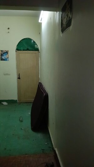 Furnished Amenities in 1 BHK Builder Floor at Uttam Nagar – for Rent