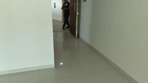 Room in 2.5 BHK Apartment at Lotus Sky Garden, Malad West – for Rent