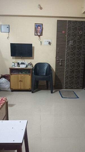 Room in 1 BHK Apartment at Priya CHS, Borivali West – for Rent