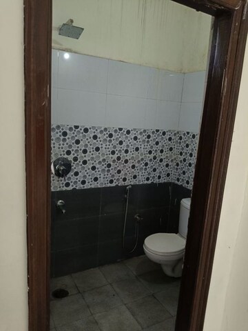 Bathroom in 3 BHK Apartment at Guru Nanak Enclave, Dhakoli – for Sale