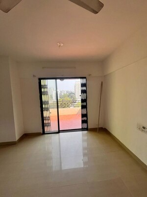Room in 2.5 BHK Apartment at Mittal Brothers Whistling Palms, Wakad – for Rent