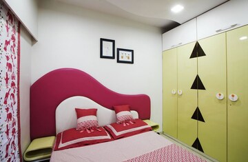 Bedroom in 3 BHK Apartment at Santacruz West – for Rent