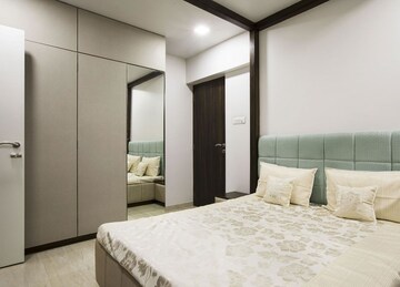 Bedroom in 3 BHK Apartment at Santacruz West – for Rent