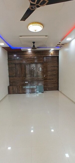 Furnished Amenities in 2 BHK Apartment at Lokhandwala Octacrest, Kandivali East – for Rent