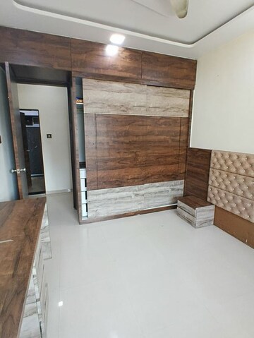 Room in 2 BHK Apartment at Lokhandwala Octacrest, Kandivali East – for Rent