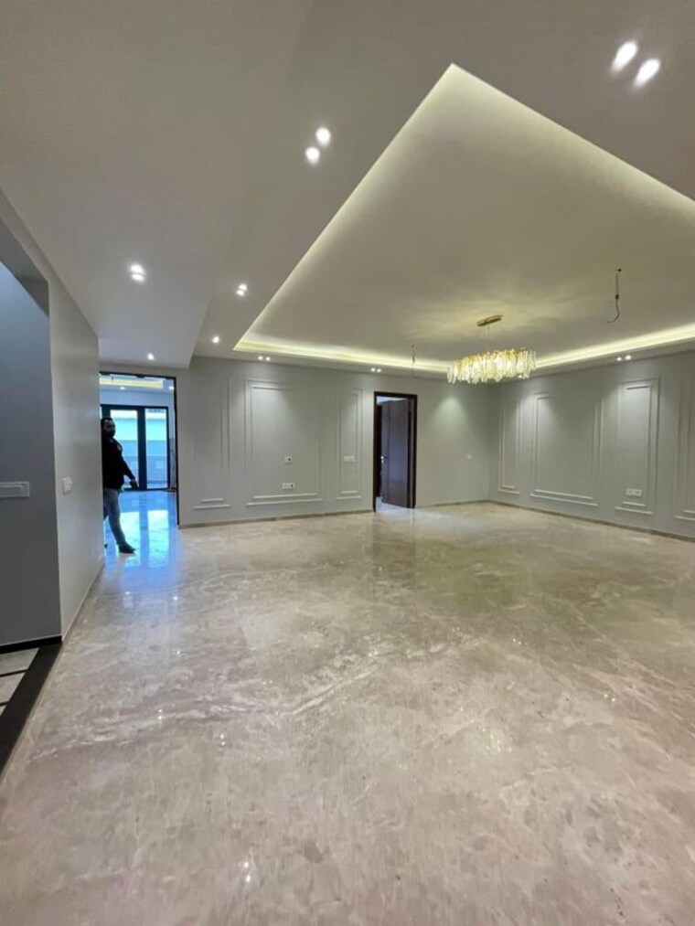 Room, parklands 4 Bedroom 350 Sq.Yd. Builder Floor In Sector 85 Faridabad 10024333