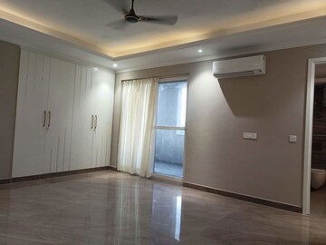 Room in 4 BHK Builder Floor at Parklands, Sector 85 – for Sale