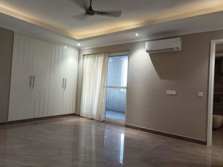 Room, parklands 4 Bedroom 350 Sq.Yd. Builder Floor In Sector 85 Faridabad 10024333