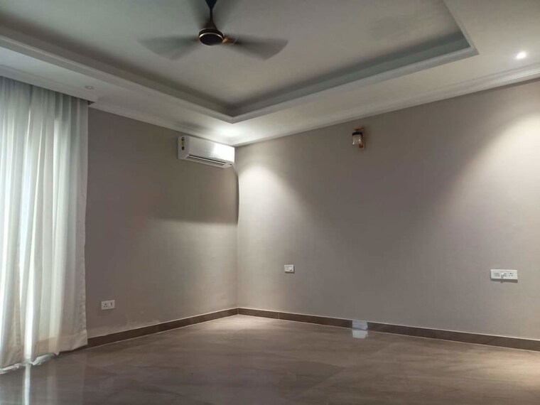 Room, parklands 4 Bedroom 350 Sq.Yd. Builder Floor In Sector 85 Faridabad 10024333