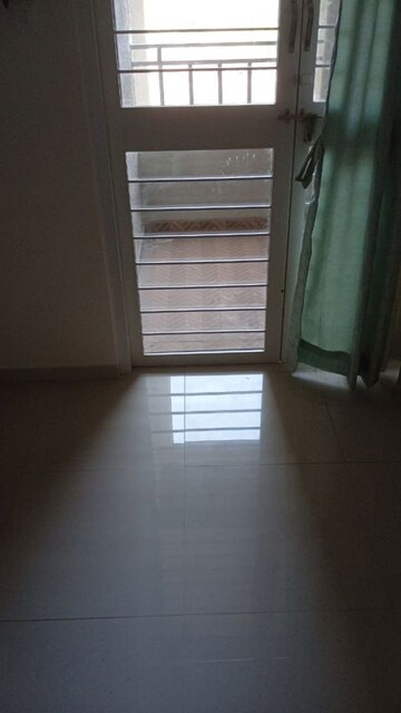 Room in 1 BHK Apartment at Nirvana Lifecity, Lohgaon – for Rent