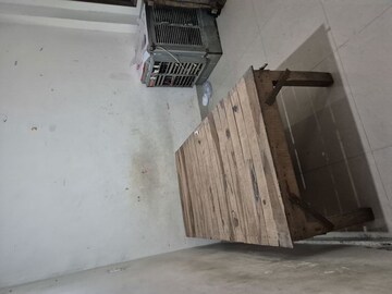 Living Room in 1.5 BHK Builder Floor at Mayur Vihar – for Rent