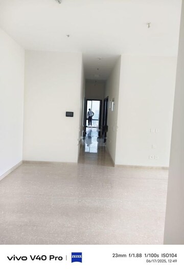 Room in 2 BHK Apartment at Piramal Mahalaxmi, Mahalaxmi – for Rent