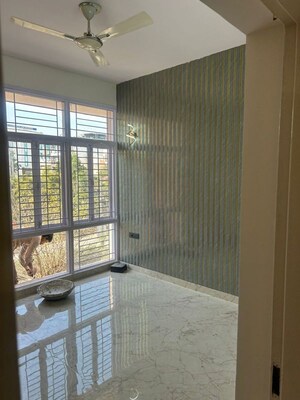 Room in 3 BHK Builder Floor at Sushant Lok 2, Sector 57 – for Rent