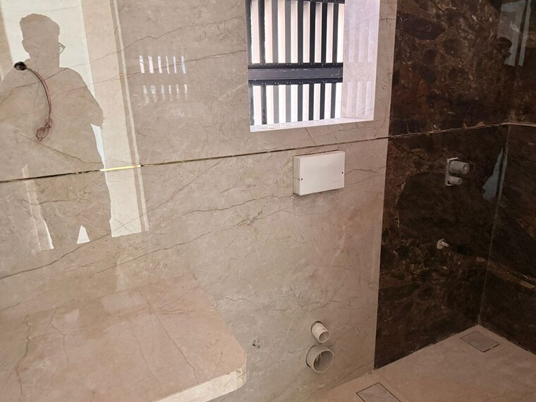 Bathroom, khar west 2 Bedroom 700 Sq.Ft. Apartment In Khar West Mumbai 10024162