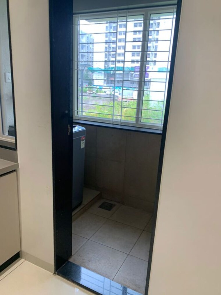 Bathroom, basil-mondale 3 Bedroom 1373 Sq.Ft. Apartment In Mundhwa Pune 10024082