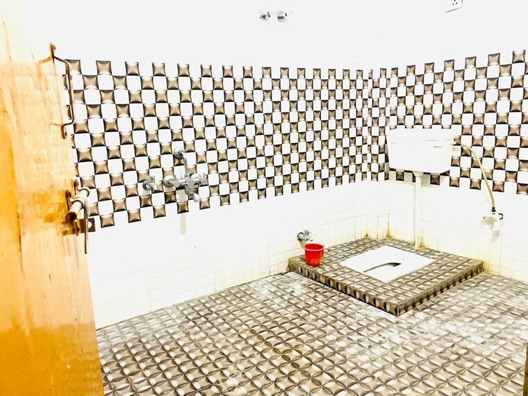 Bathroom, gomti nagar 2.5 Bedroom 1400 Sq.Ft. Independent House In Gomti Nagar Lucknow 10024561