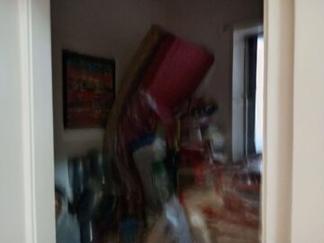 Furnished Amenities in 2 BHK Apartment at Nivedita Sanyogita CHS, Vile Parle East – for Rent