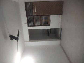 1 BHK Independent House For Rent in Sector 13