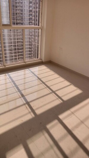 Room in 2 BHK Apartment at Lodha Amara, Kolshet Road – for Rent