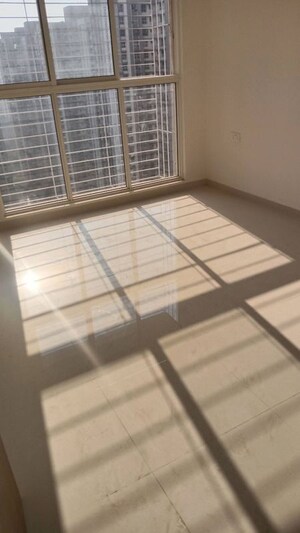 Room in 2 BHK Apartment at Lodha Amara, Kolshet Road – for Rent