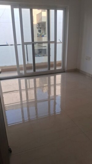 Room in 3 BHK Apartment at Shiva Motia Huys, Pir Machalla – for Rent