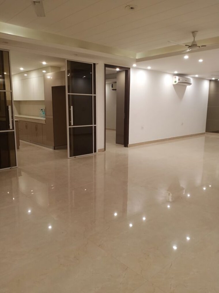 Room, sector 85 4 Bedroom 3150 Sq.Ft. Builder Floor In Sector 85 Faridabad 10024593