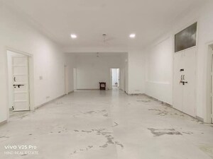 Room in 2 BHK Apartment at Saket – for Rent