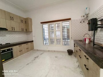 Room in 2 BHK Apartment at Saket – for Rent