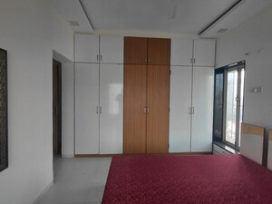 Room in 2 BHK Apartment at Kalpataru Yugdharma, Malad West – for Rent