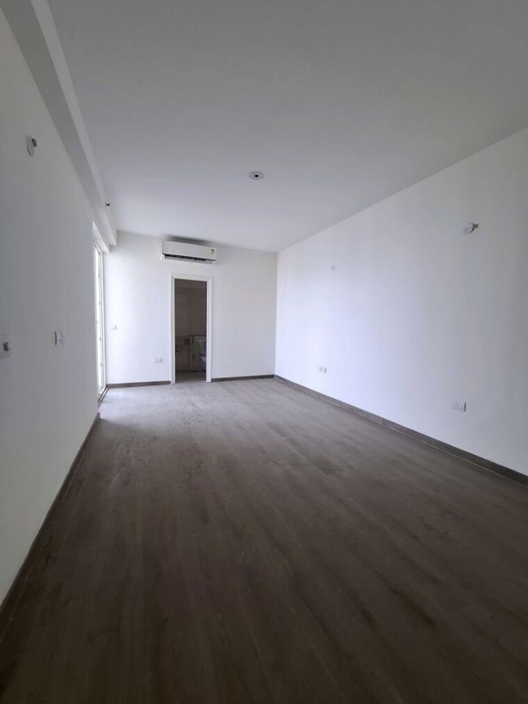 Room, emaar-imperial-gardens 3.5 Bedroom 1228 Sq.Ft. Apartment In Sector 102 Gurgaon 10022344