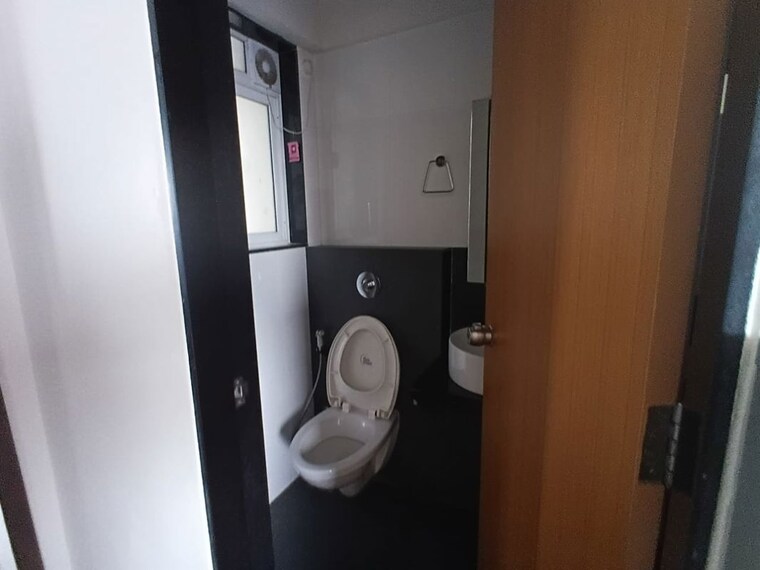 Bathroom, bajaj-emerald 3 Bedroom 950 Sq.Ft. Apartment In Andheri East Mumbai 10022263