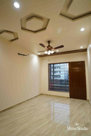 Room in 4 BHK Builder Floor at Parklands, Sector 85 – for Sale