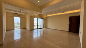 Room in 3 BHK Apartment at Juhu – for Rent