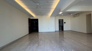 Room in 3 BHK Apartment at Juhu – for Rent