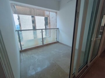 Room in 3 BHK Apartment at Dosti Group Imperia, Manpada – for Rent